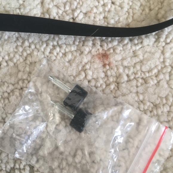 Le Chateau AI22 Black Heels - Picture 8 of 9